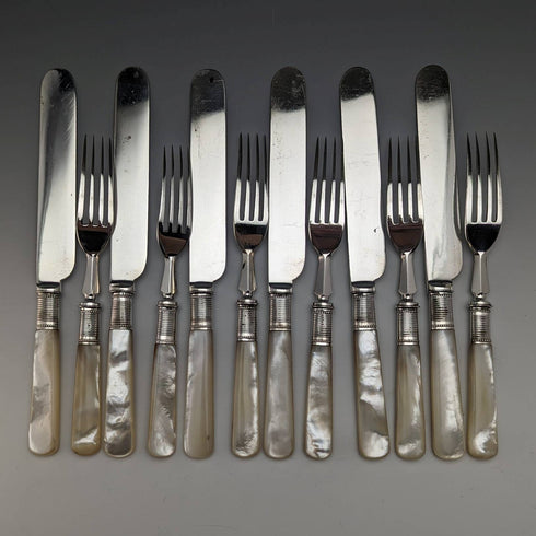 英國古董白色蝴蝶殼手柄甜品餐具 6 對布盒套裝